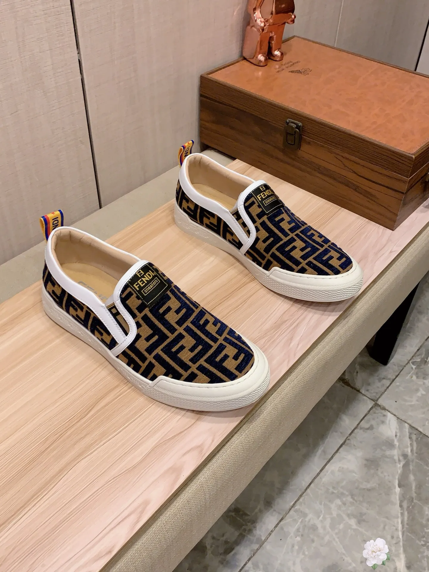 Men's men's shoes💰380💰💰🎩🎩[Lightning][Lightning] "FENDI*" The latest and most popular casual shoes, top brand [Seduce] luxury~purchase, top~quality. [Strong] The upper is made of imported breathable cloth fabric with cowhide material ➕ breathable sheepskin feet (•) and fine workmanship. The original stylish and stylish soft rubber wear-resistant and non-slip outsole is light and comfortable on the feet. The real thing looks better when photographed. No. 2291: code: 38-44, 3️⃣ colors selected